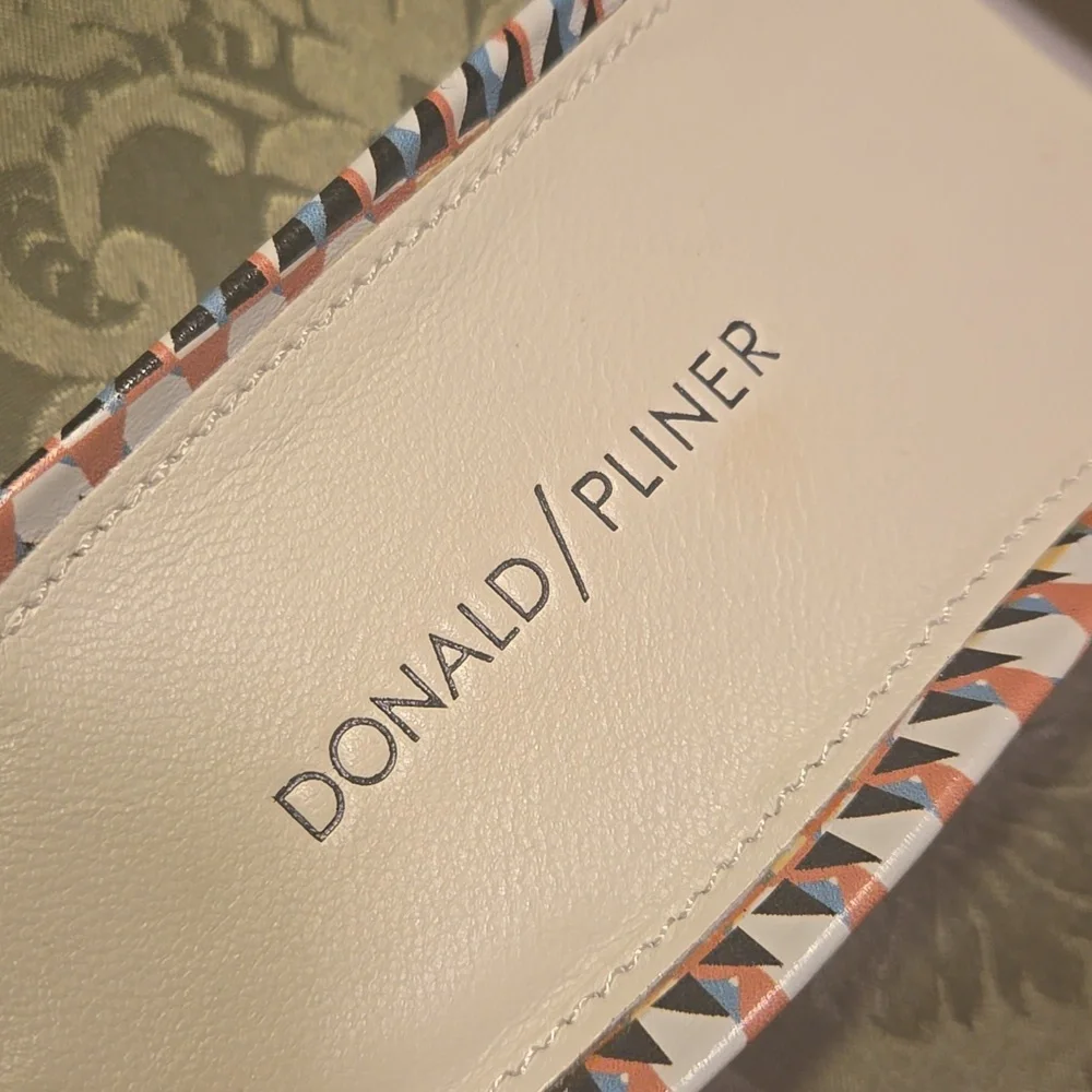 NWOB, DONALD J. PLINER Cava Slides In White Geo Jungle - Picture 5 of 13